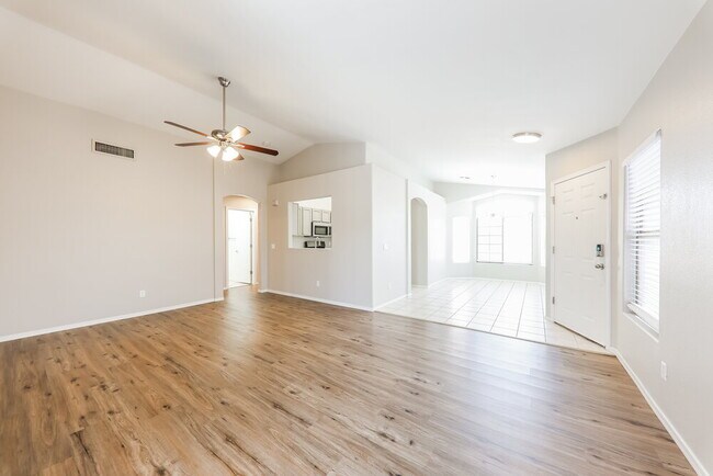 Foto del edificio - 13250 W Saguaro Ln