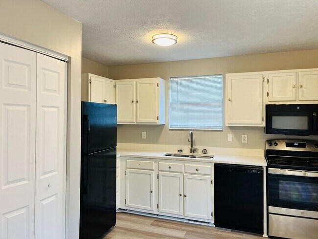Building Photo - 4005 Calumet Dr