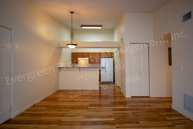 Building Photo - 2 Bedroom Condo Near Campus West!
