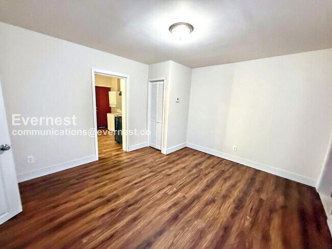 Building Photo - 201 9th Ave W