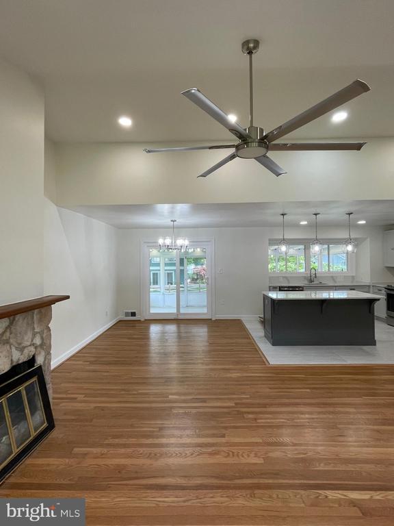 Building Photo - 9913 Pomona Dr