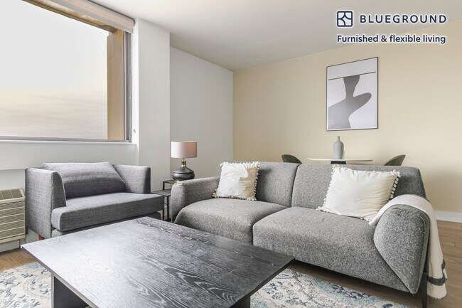 Building Photo - 2625 N Clark St