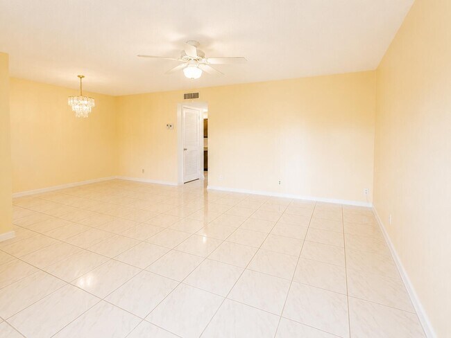 Foto del edificio - 5300 Washington St