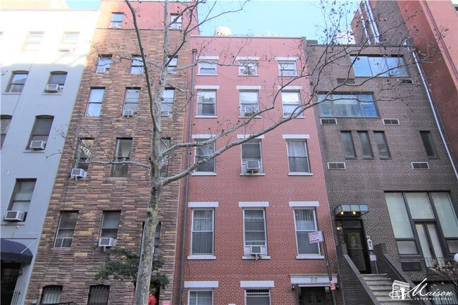 Building Photo - 33 W 16th St