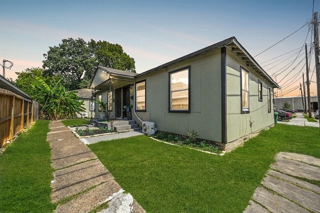 Photo - 3705 Bremond St House