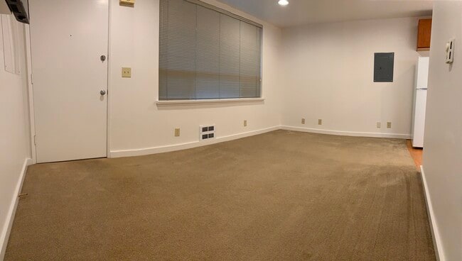 Building Photo - 3513 NE 95th St