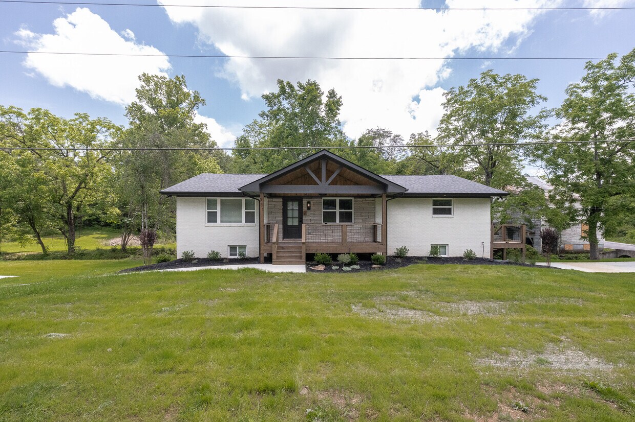 Foto principal - 331 Clover Hill Rd