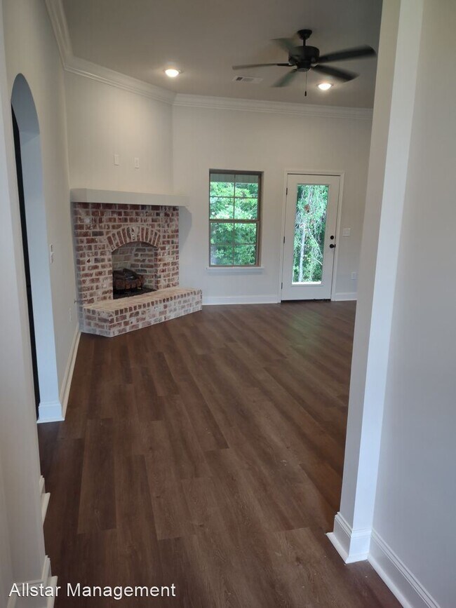 Foto del edificio - 3 br, 2 bath House - 1007 Silver Circle