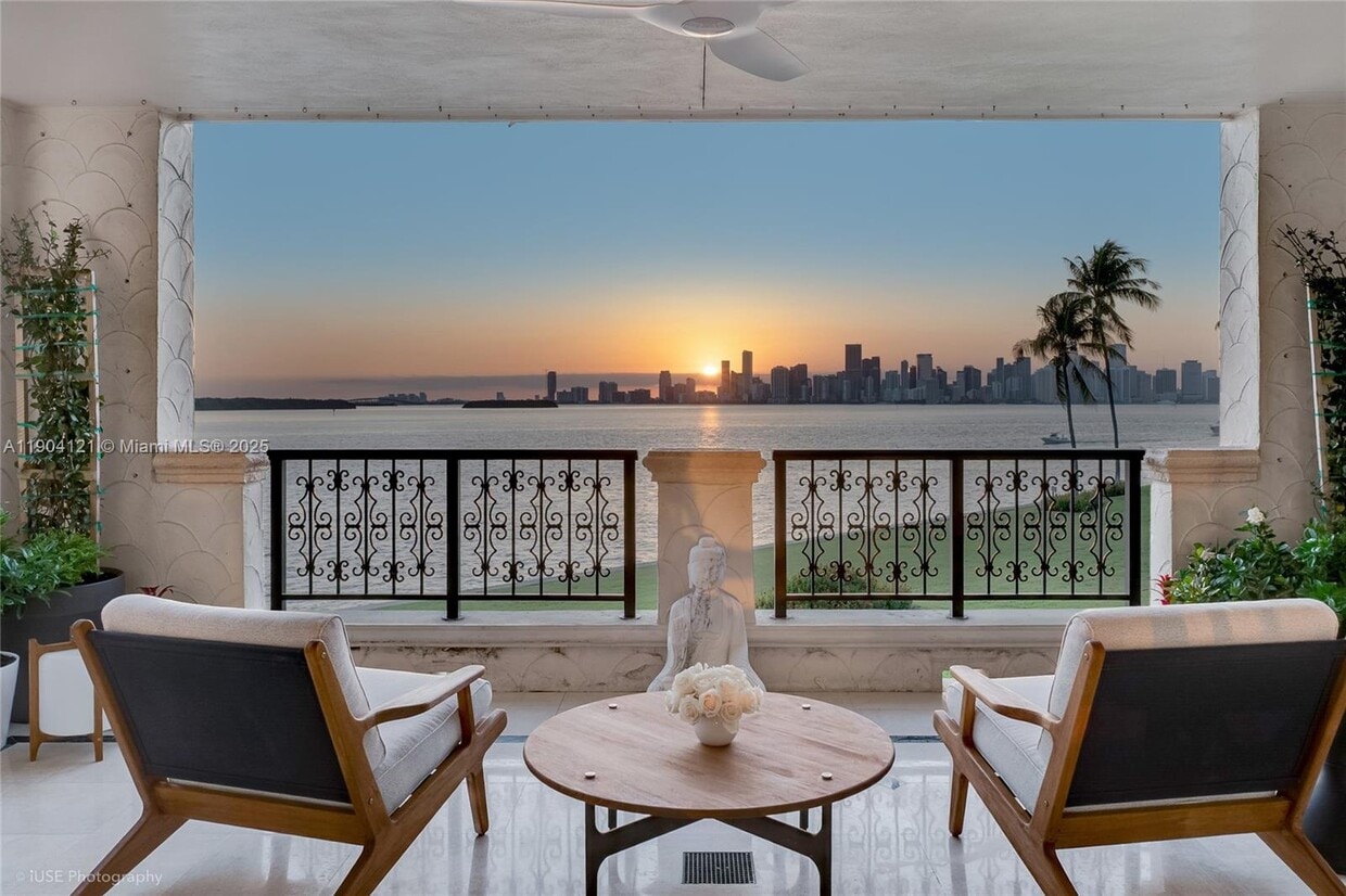 Foto principal - 4822 Fisher Island Dr