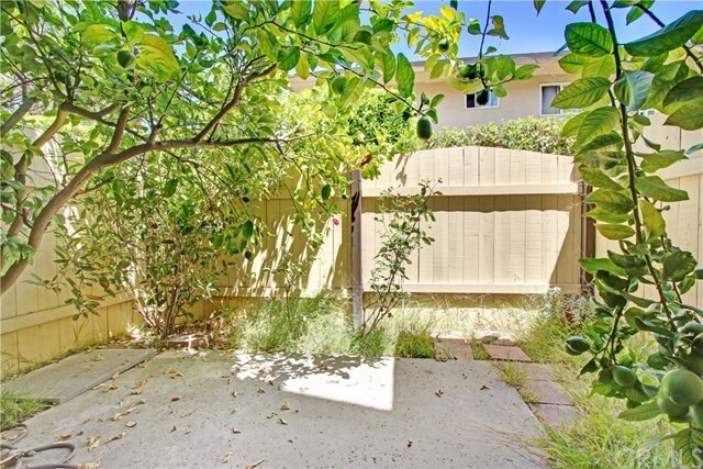 Building Photo - 881 W Huntington Dr