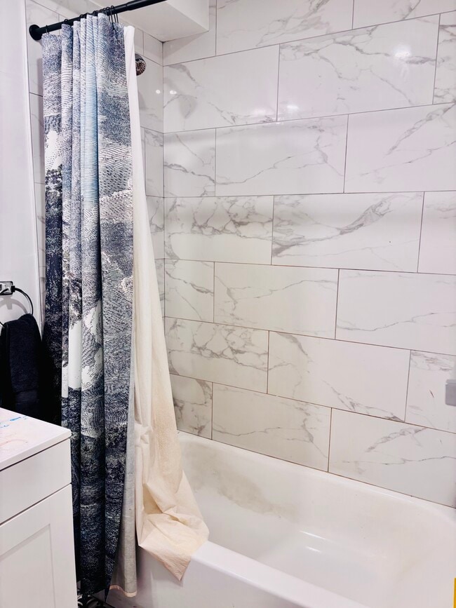 Foto del edificio - 49 Columbia Tpke