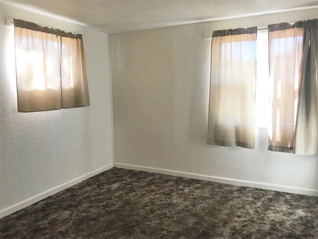 Foto del edificio - 736 W. 12th