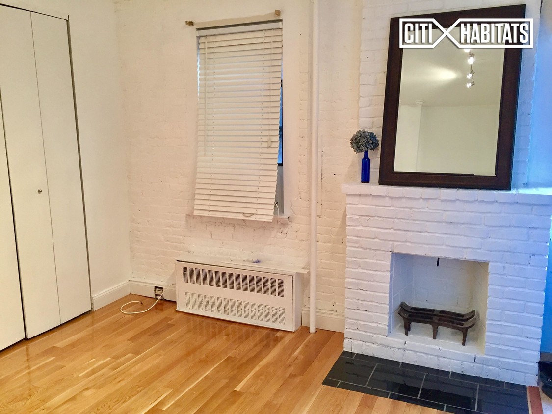 Building Photo - 327 W 85th St
