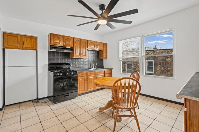 Building Photo - 4116 N Kilbourn Ave