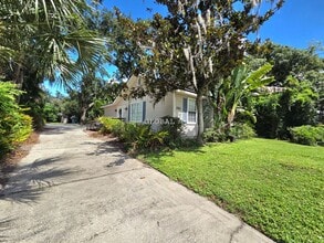 Building Photo - 581 E Horatio Ave