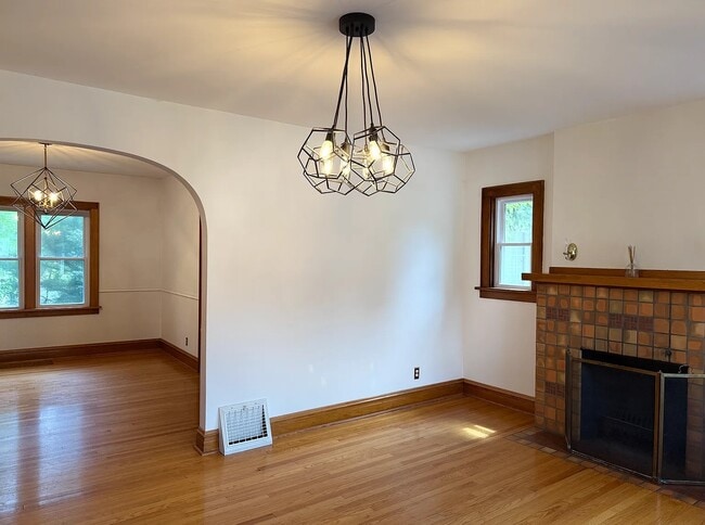 Building Photo - 1092 S Grandview Ave