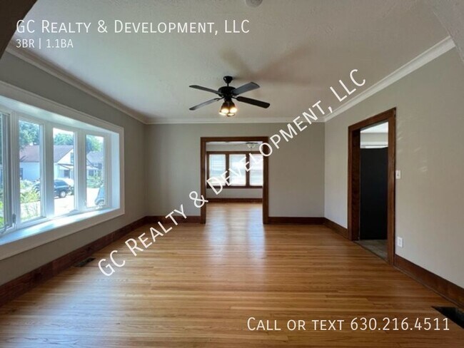 Building Photo - ***BRICK SFH / 3 BDRM / 1.5 BTH / SS APPL ...