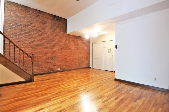 Building Photo - 112 W 71st St