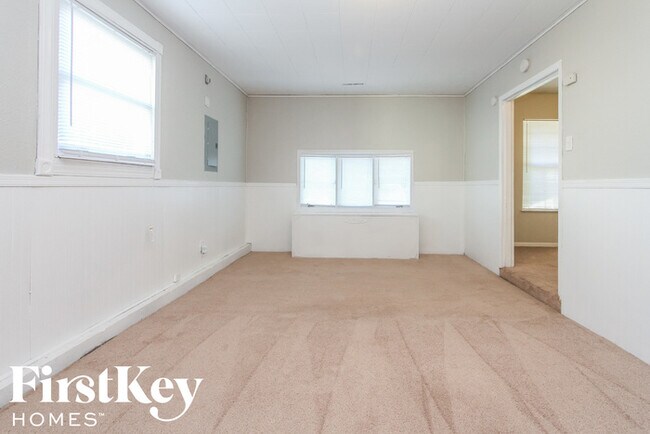 Building Photo - 3116 Carlsbad Dr