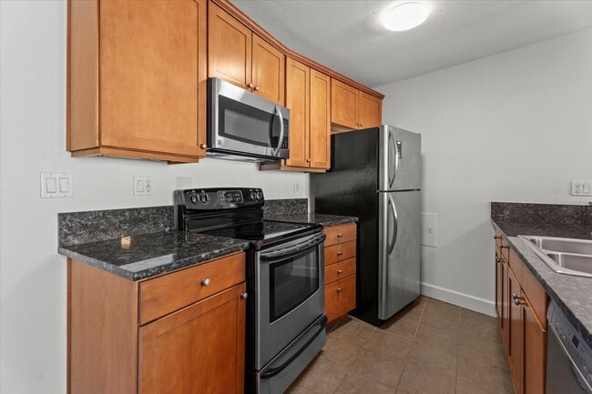 Building Photo - 10982 Roebling Ave
