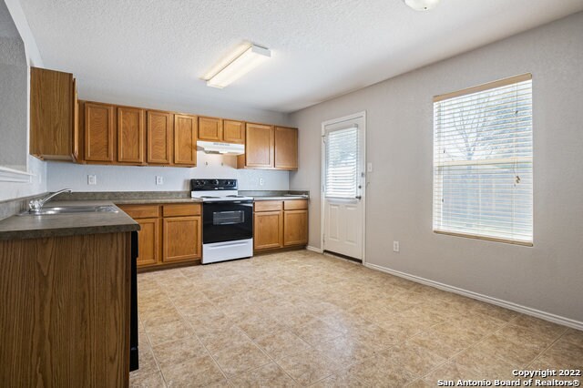 Foto del edificio - 7818 Saratoga Kln