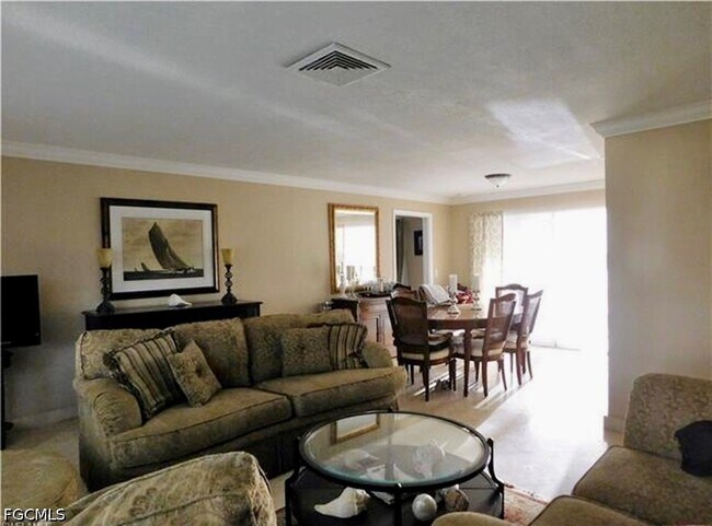 Foto del edificio - 4479 Lakewood Blvd