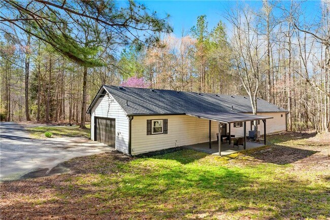 Building Photo - 5785 Woodruff Rd