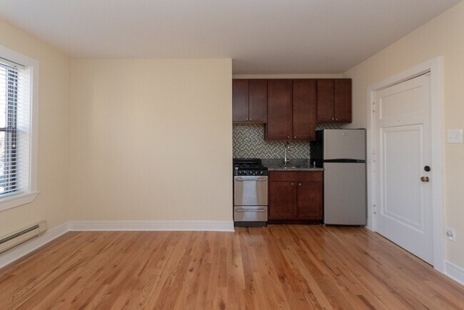 Foto del edificio - 4551 N Damen Ave