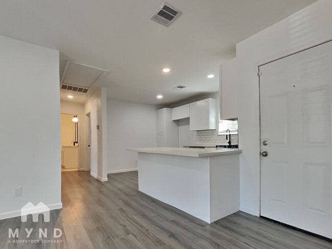 Foto del edificio - 5962 Belcrest St