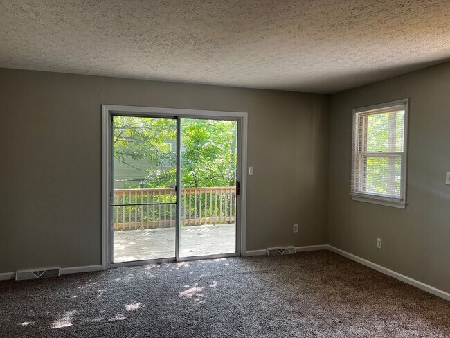 Foto del edificio - 924-926 Grand Arbre Dr