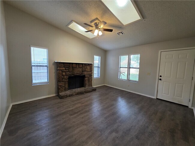 Foto del edificio - 1008 N Turtle Creek Dr