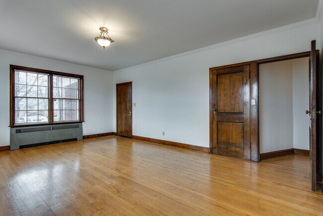 Living Room - 2003 Convent Pl