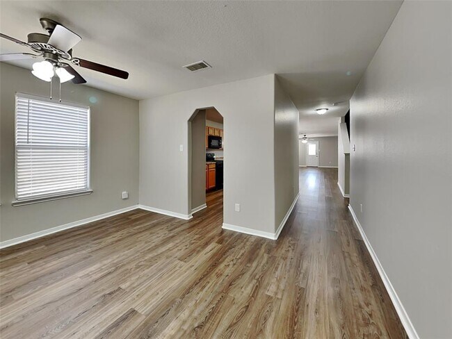 Building Photo - 8927 Summer Valley Ln