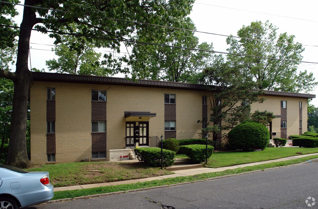 Primary Photo - 2032-2036 Maple Ave