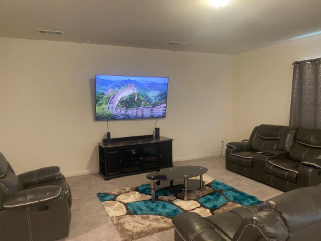 Foto del edificio - 10304 Holy Cross Ln