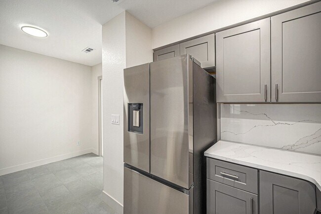 Foto del edificio - 1 Bed 1.5 Bath w/ Detached Garage - Townhome in Lake Arbor Arvada!!