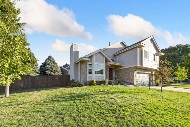 Building Photo - "Charming 3-Bedroom Home with 2.5 Baths in Picturesque Highlands Ranch – Spacious 2005 Sq. Ft. Gem!"