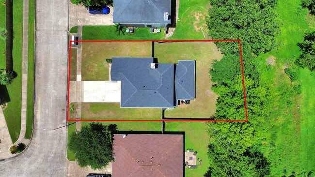 Foto del edificio - 16118 Bunker Ridge Rd
