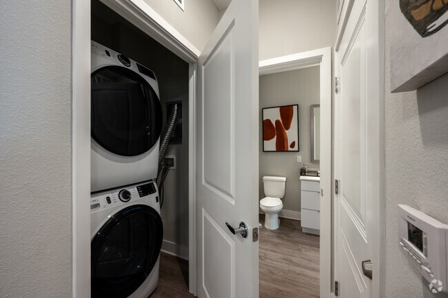 2BR, 2BA - 1,055SF - Seminole - Laundry - Seven41 Winter Park