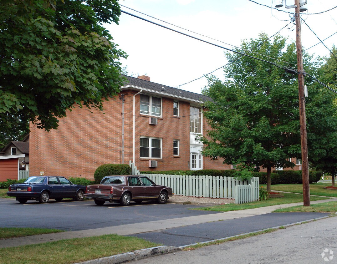 Building Photo - 165 North Ave