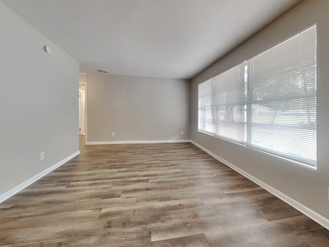 Building Photo - 8207 Patou Dr S