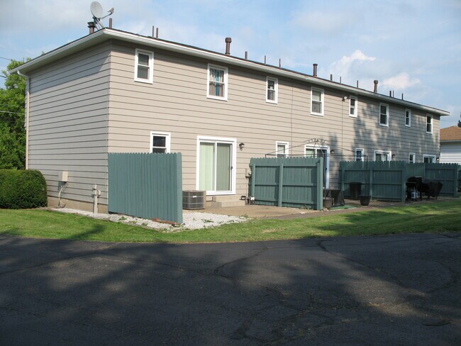 Building Photo - 2812 Burns Ave