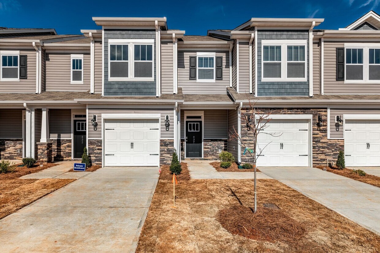 Primary Photo - AVAILABLE NOW, Beautiful Home in Greer wit...