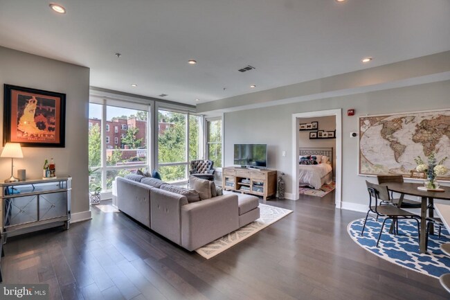 Building Photo - 340 Adams St