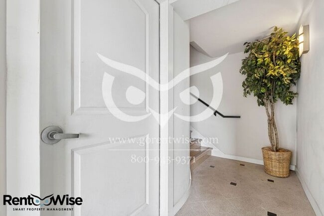 Building Photo - 727 Moraga St