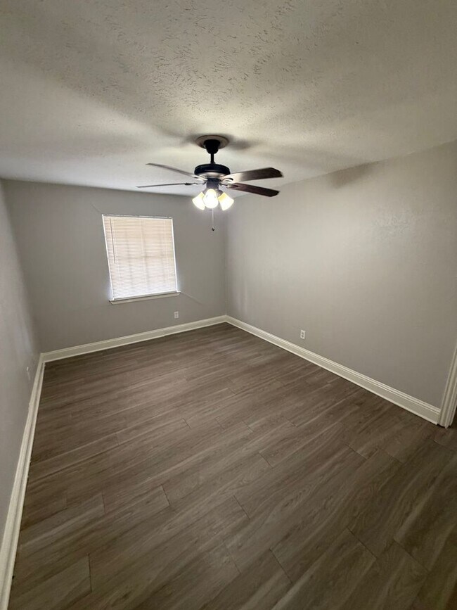 Foto del edificio - 425 Price Dr