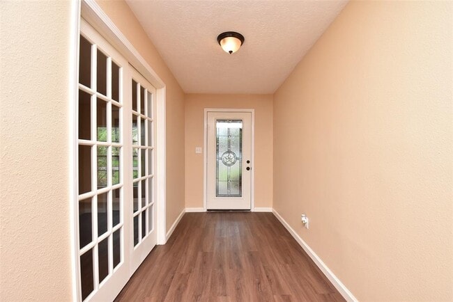 Building Photo - 2910 Colonial Dr