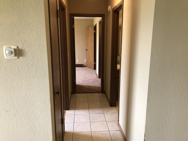 Building Photo - 1048 Abbey Ct