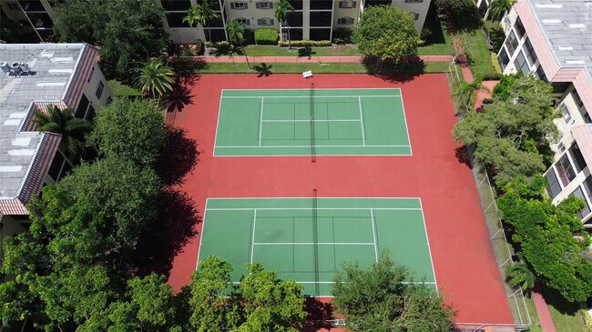 Foto del edificio - 251 S Cypress Rd