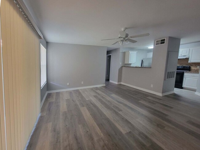 Foto del edificio - Charming 2nd Floor -  3/2 Condo in Walden ...